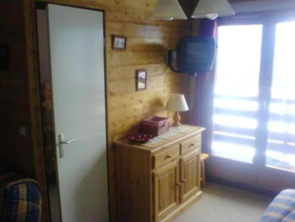 Au Pied Des Pistes A - Vue Sur Montagne -